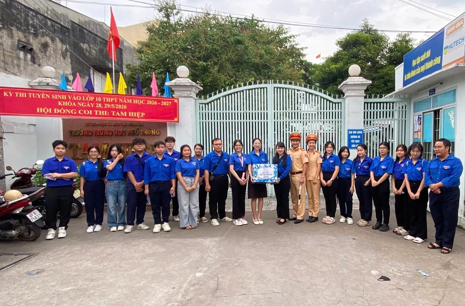 CSGT thành phố Đồng Nai hỗ trợ kịp thời nữ thí sinh đi nhầm điểm thi CSGT thành phố Đồng Nai hỗ trợ kịp thời nữ thí sinh đi nhầm điểm thi