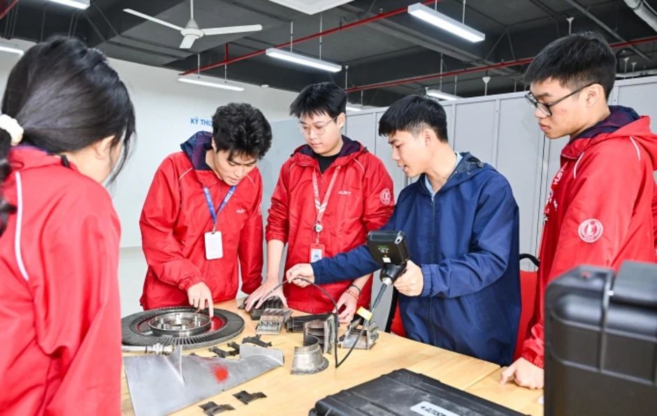 Đại học Bách khoa Hà Nội siết quy đổi IELTS, giảm tổ hợp xét tuyển