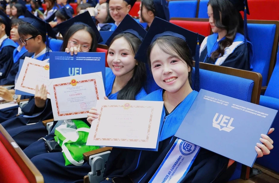 Đại học Kinh tế - Luật lấy điểm chuẩn cao nhất 90,01/100 Đại học Kinh tế - Luật lấy điểm chuẩn cao nhất 90,01/100