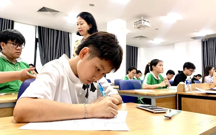 Đại học Quốc gia TP.HCM lên tiếng vụ nghi vấn đề thi đánh giá năng lực giống đề nước ngoài Đại học Quốc gia TP.HCM lên tiếng vụ nghi vấn đề thi đánh giá năng lực giống đề nước ngoài