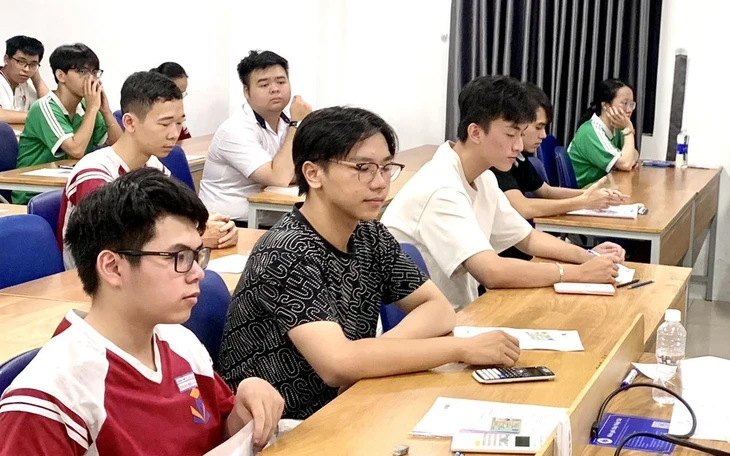 Đại học Quốc gia TP.HCM lên tiếng vụ nghi vấn đề thi đánh giá năng lực giống đề nước ngoài Đại học Quốc gia TP.HCM lên tiếng vụ nghi vấn đề thi đánh giá năng lực giống đề nước ngoài