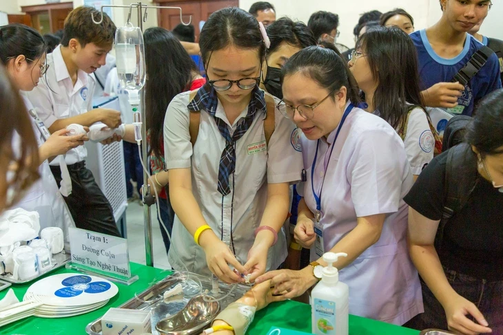 Đại học Y Dược TP.HCM tuyển sinh phương thức duy nhất nào? Đại học Y Dược TP.HCM tuyển sinh phương thức duy nhất nào?