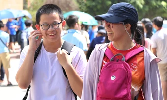 Đề 5 môn chuyên thi lớp 10 trường Khoa học tự nhiên