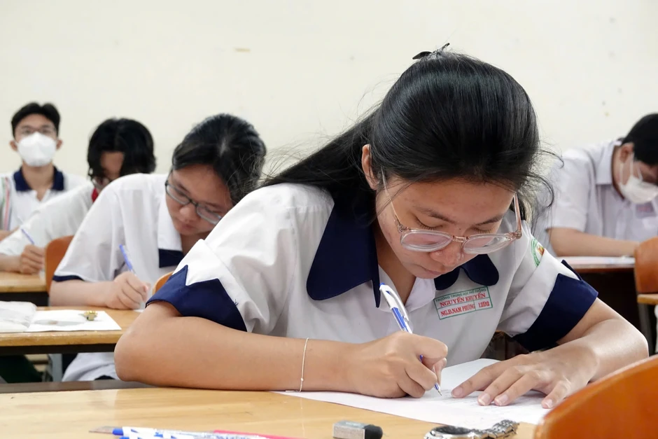 Để hạn chế chấm chặt, chấm lỏng môn văn thi tốt nghiệp Để hạn chế chấm chặt, chấm lỏng môn văn thi tốt nghiệp
