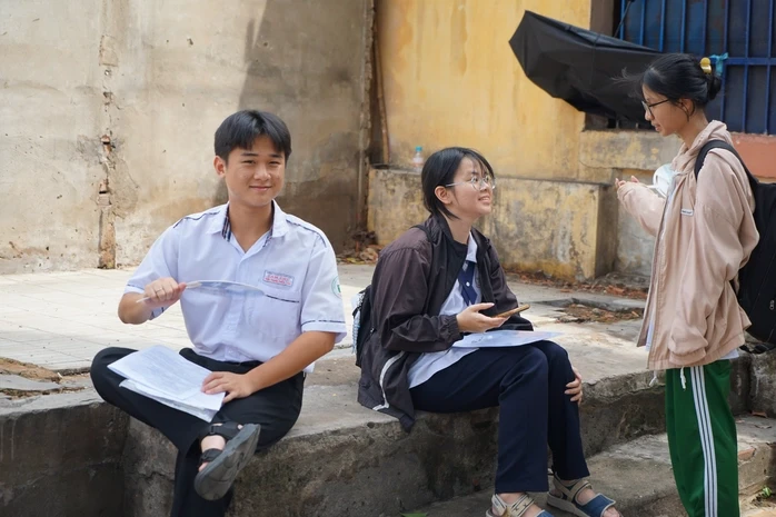 Đề thi môn Tiếng Anh tốt nghiệp THPT năm 2026 và gợi ý giải đề Đề thi môn Tiếng Anh tốt nghiệp THPT năm 2026 và gợi ý giải đề