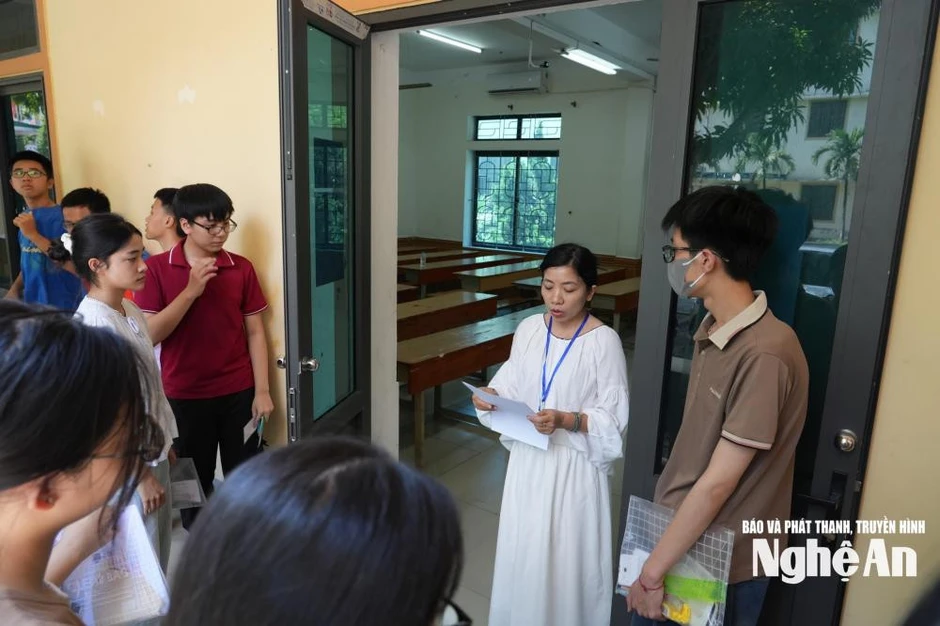 Đề thi môn Toán chuyên vào lớp 10 Trường THPT chuyên Phan Bội Châu năm 2026 Đề thi môn Toán chuyên vào lớp 10 Trường THPT chuyên Phan Bội Châu năm 2026