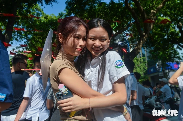 Đề thi tiếng Anh tuyển sinh lớp 10 Hà Nội: Thí sinh tự tin 'bỏ túi' điểm 8 Đề thi tiếng Anh tuyển sinh lớp 10 Hà Nội: Thí sinh tự tin 'bỏ túi' điểm 8