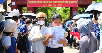 Đề thi tuyển sinh lớp 10 ở Huế tổng 11 điểm có yếu tố cắt ghép