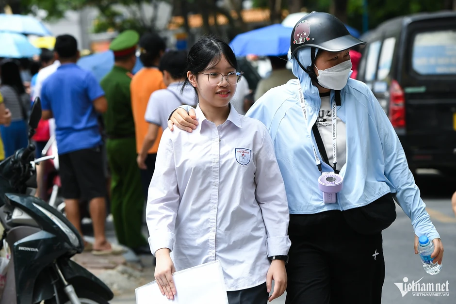 Đề thi và đáp án môn Tiếng Anh vào lớp 10 tại Hà Nội năm 2026 mã đề chẵn Đề thi và đáp án môn Tiếng Anh vào lớp 10 tại Hà Nội năm 2026 mã đề chẵn