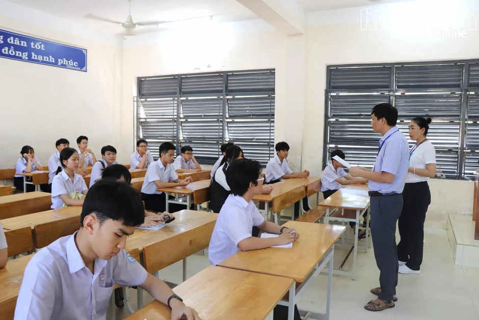 Đề thi và đáp án môn Toán vào lớp 10 của Khánh Hòa năm 2026 Đề thi và đáp án môn Toán vào lớp 10 của Khánh Hòa năm 2026
