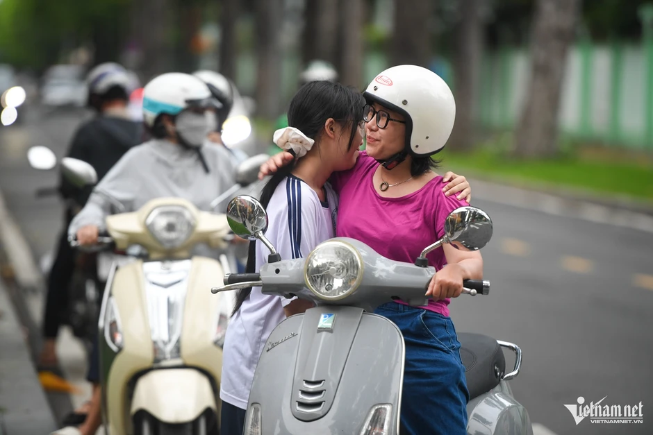 Đề thi Văn lớp 10 TPHCM gợi mở sắc màu cảm xúc, chạm đến giá trị con người