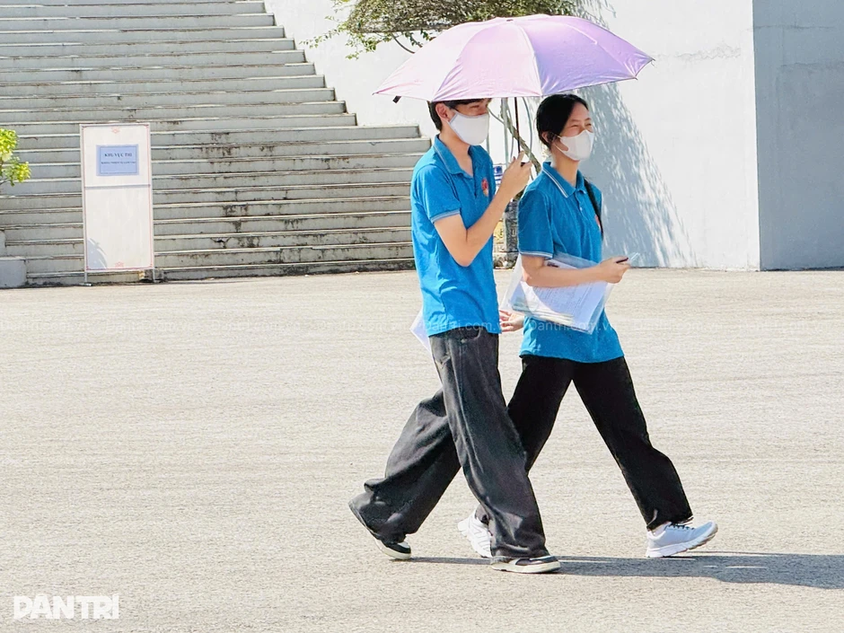 Đề văn thi lại ở chuyên Tuyên Quang: Thí sinh nói vừa sức, tương tự lần 1 Đề văn thi lại ở chuyên Tuyên Quang: Thí sinh nói vừa sức, tương tự lần 1