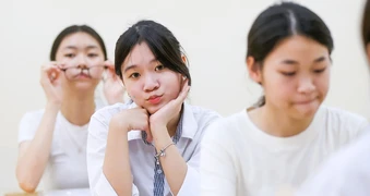 Đề Văn thi lớp 10 Hà Nội: Học sinh dễ đạt mức 5-6 điểm, nhiều điểm 7-8