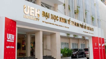 Điểm chuẩn Đại học Kinh tế TP HCM sát mốc 100/100