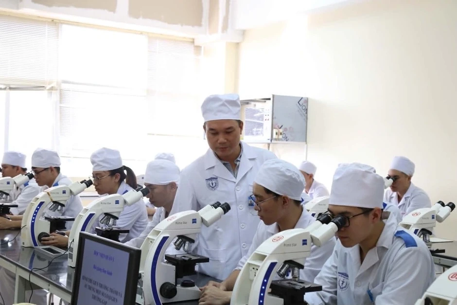 Điểm chuẩn Học viện Quân y tiến sát 30 Điểm chuẩn Học viện Quân y tiến sát 30