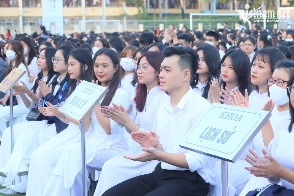 Điểm sàn ngành sư phạm năm 2026 cao nhất là 20 điểm Điểm sàn ngành sư phạm năm 2026 cao nhất là 20 điểm