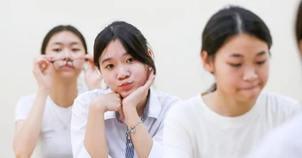 Điểm thi môn Tiếng Anh lớp 10 Hà Nội dự kiến giảm nhẹ, khó có 'mưa' điểm 10