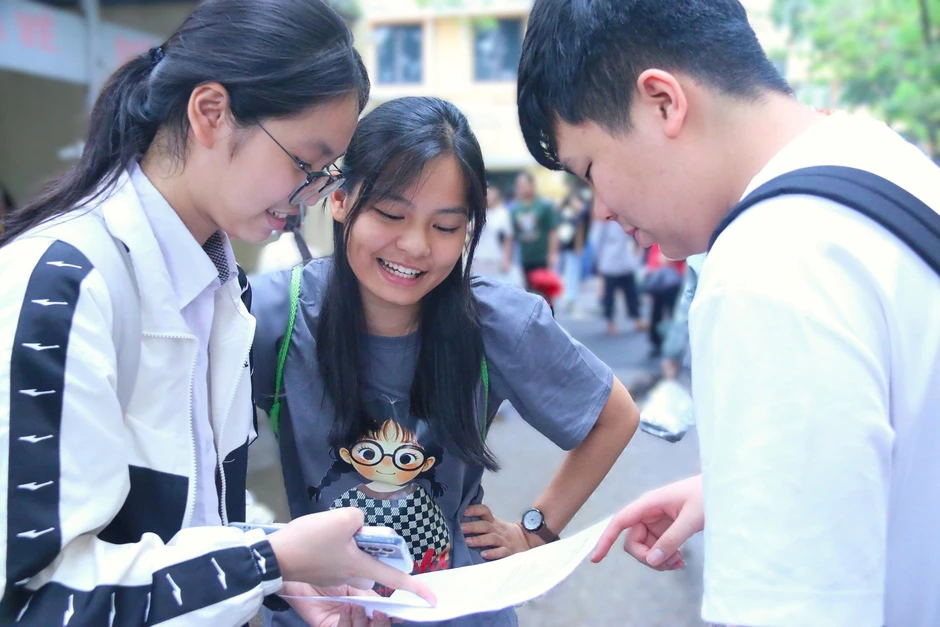 Điều chỉnh mới, học sinh Hà Nội có thêm cơ hội trúng tuyển lớp 10 công lập? Điều chỉnh mới, học sinh Hà Nội có thêm cơ hội trúng tuyển lớp 10 công lập?