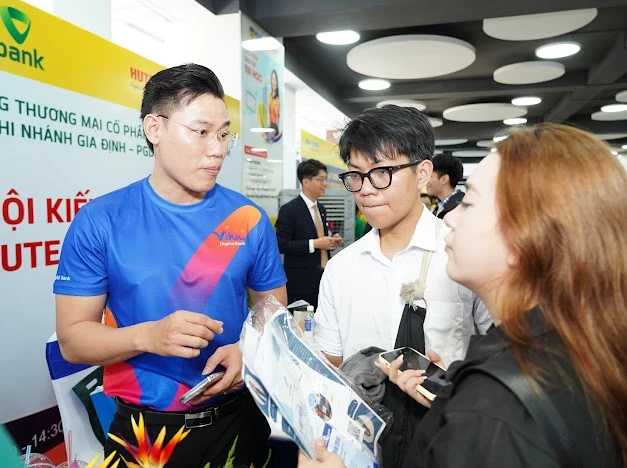Doanh nghiệp mang 6.600 vị trí việc làm đến trường tuyển sinh viên Doanh nghiệp mang 6.600 vị trí việc làm đến trường tuyển sinh viên