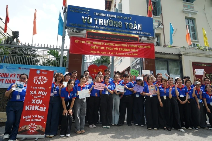 Độc đáo tiếp sức mùa thi bằng nhiều thứ tiếng Độc đáo tiếp sức mùa thi bằng nhiều thứ tiếng