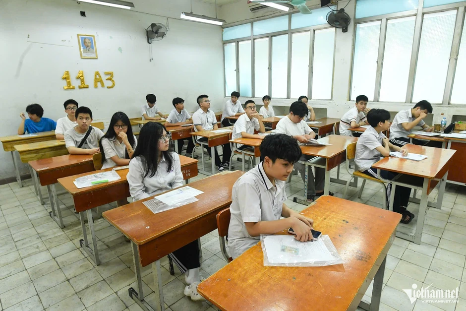 Gần 125.000 học sinh Hà Nội bước vào kỳ thi lớp 10 Gần 125.000 học sinh Hà Nội bước vào kỳ thi lớp 10