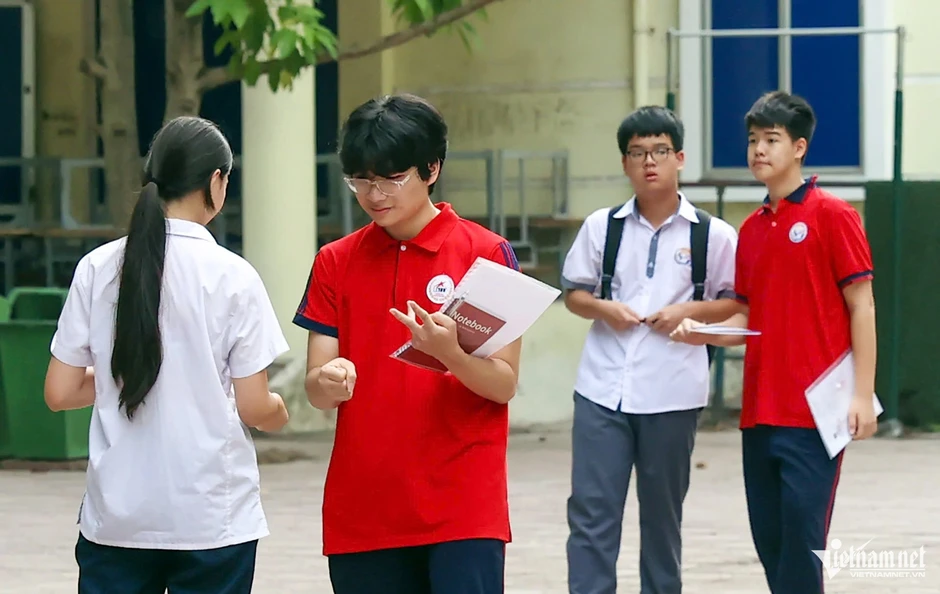 Gần 125.000 học sinh Hà Nội bước vào kỳ thi lớp 10 Gần 125.000 học sinh Hà Nội bước vào kỳ thi lớp 10
