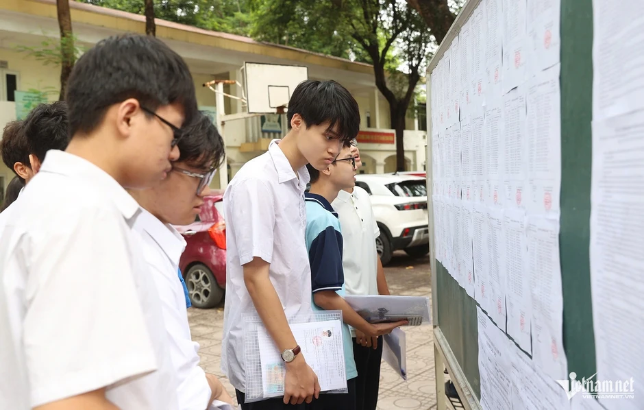 Gần 125.000 học sinh Hà Nội bước vào kỳ thi lớp 10 Gần 125.000 học sinh Hà Nội bước vào kỳ thi lớp 10