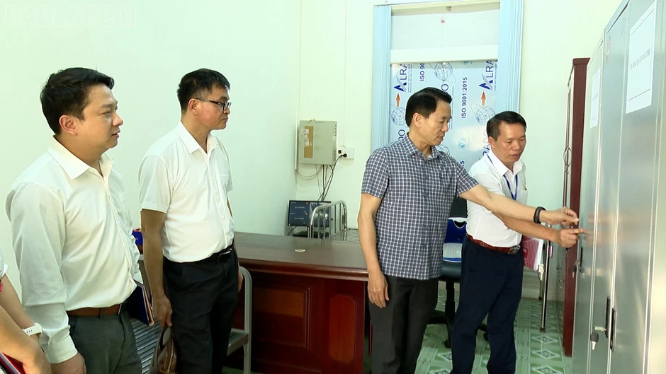 Giám đốc Sở GD-ĐT Lào Cai lên tiếng về dải điểm 10 môn Toán tốt nghiệp THPT Giám đốc Sở GD-ĐT Lào Cai lên tiếng về dải điểm 10 môn Toán tốt nghiệp THPT
