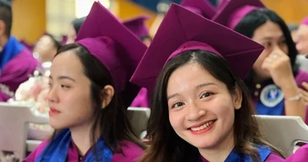 Giảng viên đại học buộc phải có bằng tiến sĩ?