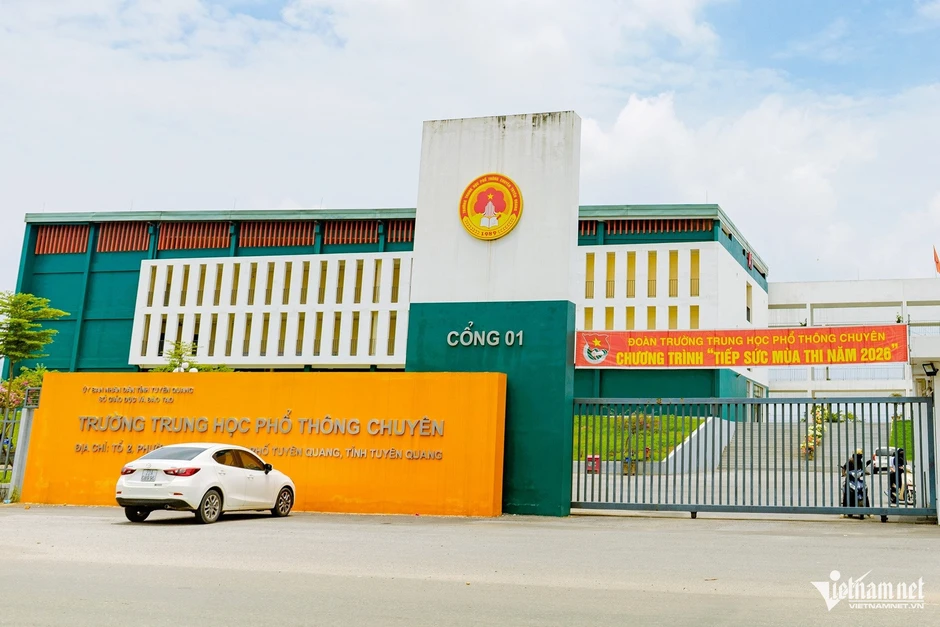 Giáo viên Nguyễn Hà Duy làm thư ký điểm thi Trường Chuyên Tuyên Quang có đúng quy định? Giáo viên Nguyễn Hà Duy làm thư ký điểm thi Trường Chuyên Tuyên Quang có đúng quy định?