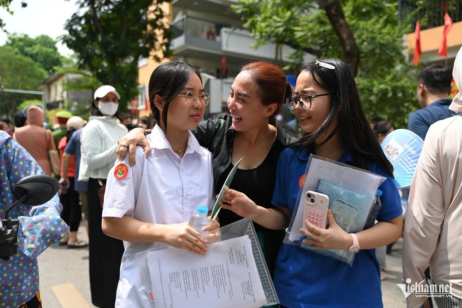 Giáo viên nói về đề thi Văn lớp 10 Hà Nội: Thú vị, giàu chất thơ, đậm hơi thở vùng cao Giáo viên nói về đề thi Văn lớp 10 Hà Nội: Thú vị, giàu chất thơ, đậm hơi thở vùng cao