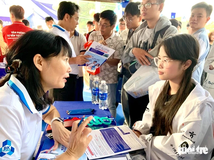 Giấy báo dự thi đánh giá năng lực Đại học Quốc gia TP.HCM sai sót thông tin, cần làm gì? Giấy báo dự thi đánh giá năng lực Đại học Quốc gia TP.HCM sai sót thông tin, cần làm gì?