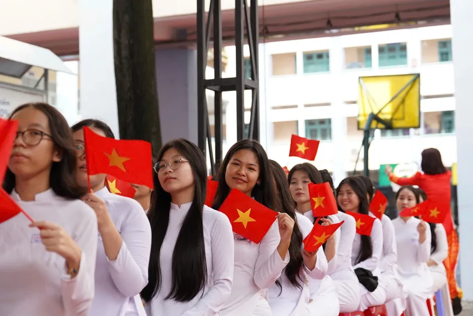 Hà Nội “hạ nhiệt” áp lực tuyển sinh: Từ cảnh xếp hàng đến chiến lược xây trường Hà Nội “hạ nhiệt” áp lực tuyển sinh: Từ cảnh xếp hàng đến chiến lược xây trường