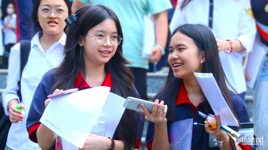 Hà Nội thông tin về cách gửi điểm thi lớp 10 tới từng phụ huynh, học sinh Hà Nội thông tin về cách gửi điểm thi lớp 10 tới từng phụ huynh, học sinh