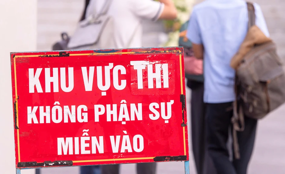Hình ảnh ở Trường THPT Chuyên Tuyên Quang trước giờ 326 thí sinh thi lại tốt nghiệp Hình ảnh ở Trường THPT Chuyên Tuyên Quang trước giờ 326 thí sinh thi lại tốt nghiệp