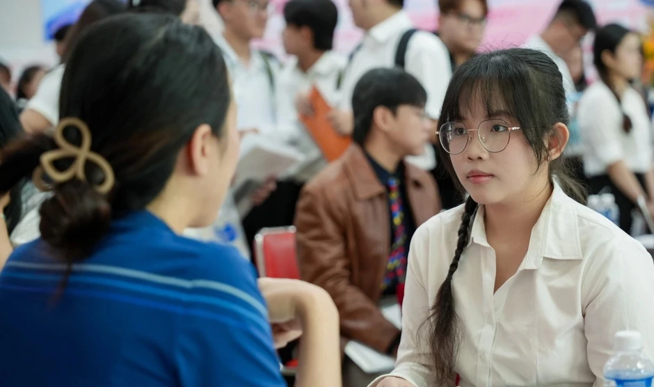 Học phí đại học tăng vọt, có ngành cao gần gấp đôi