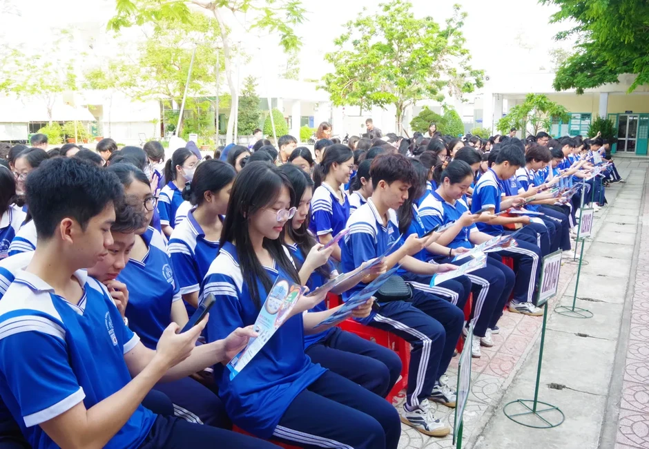 Học viện Hải quân đẩy mạnh ứng dụng chuyển đổi số trong tư vấn tuyển sinh Học viện Hải quân đẩy mạnh ứng dụng chuyển đổi số trong tư vấn tuyển sinh