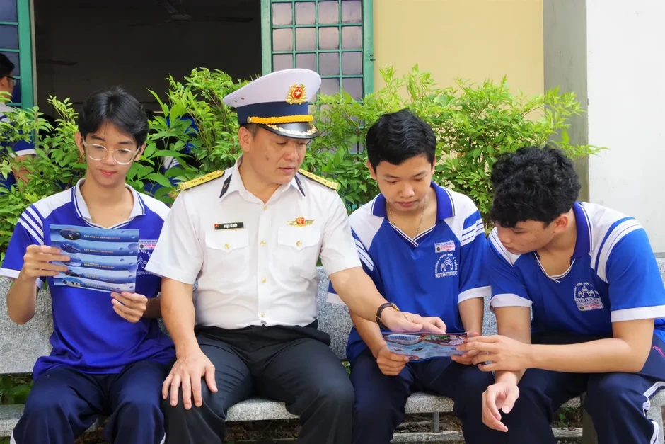 Học viện Hải quân đẩy mạnh ứng dụng chuyển đổi số trong tư vấn tuyển sinh Học viện Hải quân đẩy mạnh ứng dụng chuyển đổi số trong tư vấn tuyển sinh