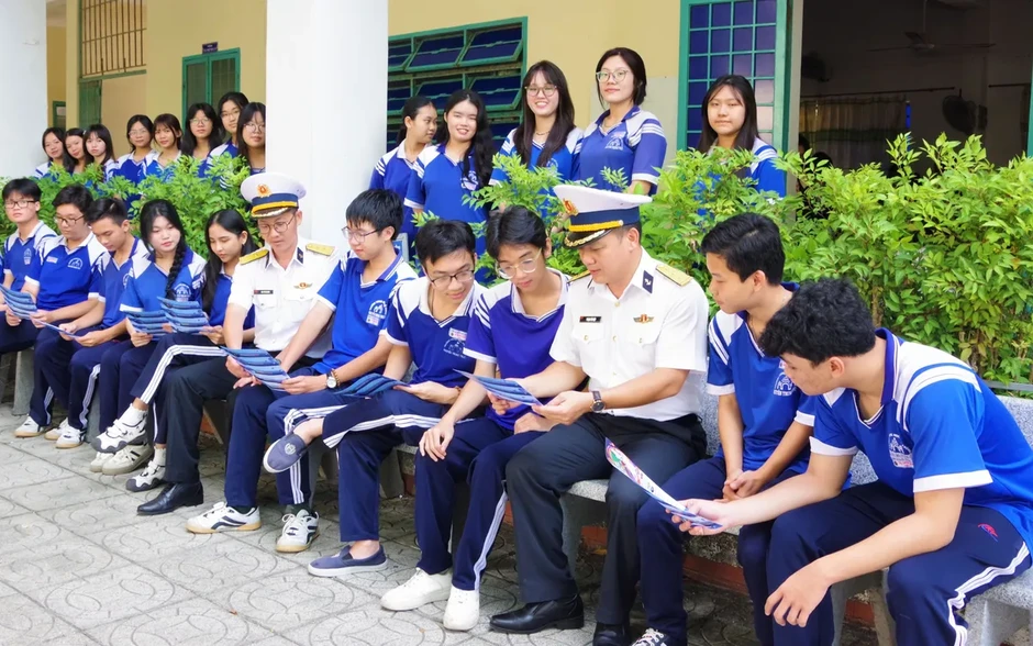 Học viện Hải quân đẩy mạnh ứng dụng chuyển đổi số trong tư vấn tuyển sinh Học viện Hải quân đẩy mạnh ứng dụng chuyển đổi số trong tư vấn tuyển sinh