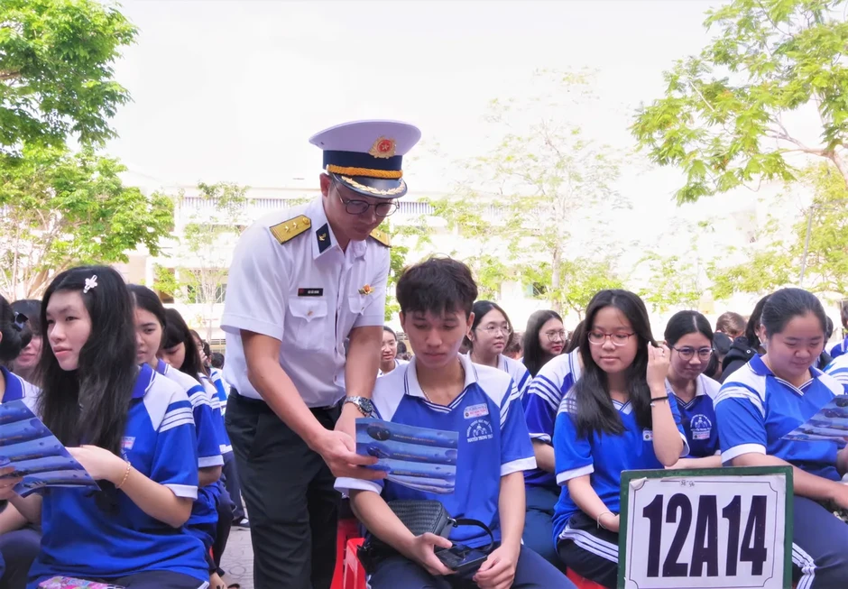 Học viện Hải quân đẩy mạnh ứng dụng chuyển đổi số trong tư vấn tuyển sinh Học viện Hải quân đẩy mạnh ứng dụng chuyển đổi số trong tư vấn tuyển sinh