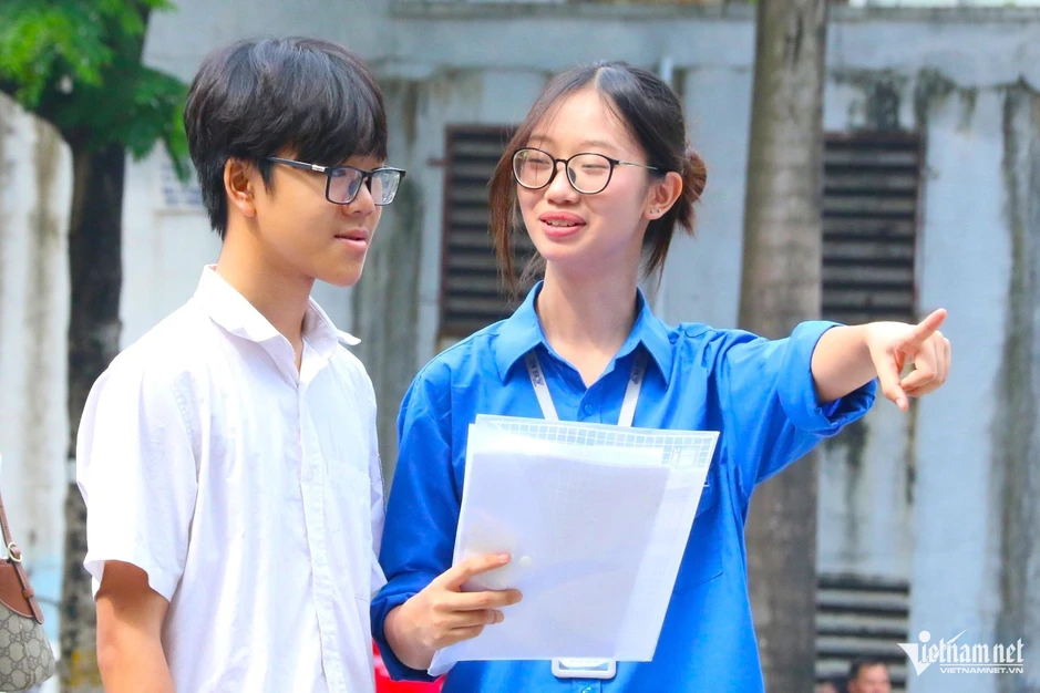 Hơn 123.000 thí sinh bước vào buổi cuối thi lớp 10 Hà Nội năm 2026 Hơn 123.000 thí sinh bước vào buổi cuối thi lớp 10 Hà Nội năm 2026