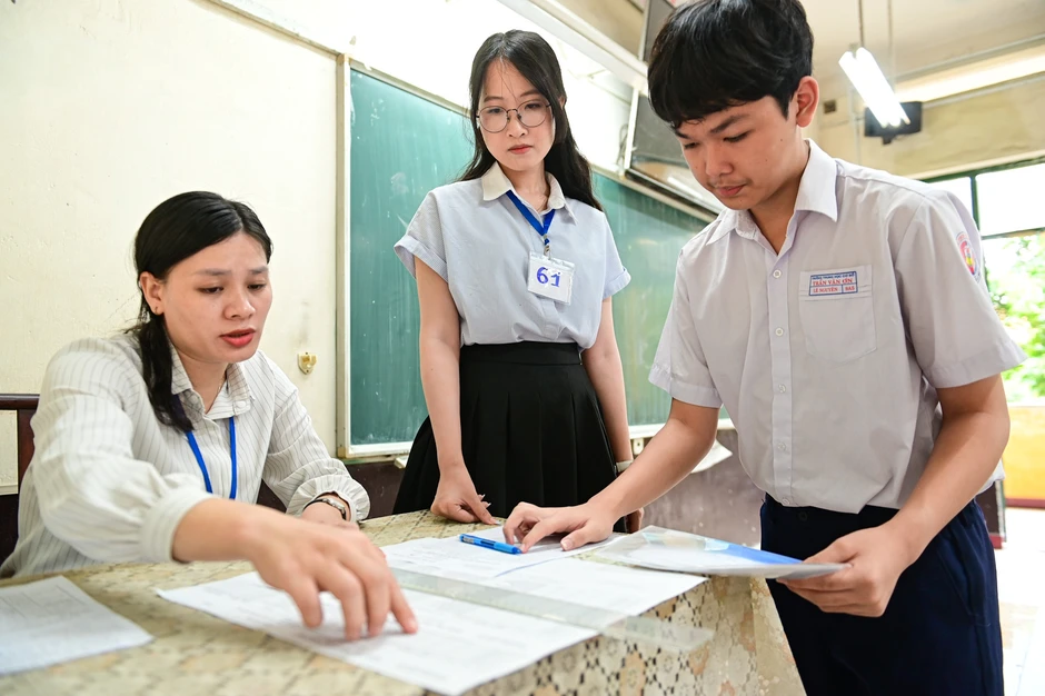Hơn 17.000 học sinh TPHCM bỏ thi lớp 10 năm 2026 Hơn 17.000 học sinh TPHCM bỏ thi lớp 10 năm 2026