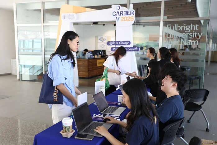 Hơn 30 doanh nghiệp phỏng vấn sinh viên ngay tại trường Hơn 30 doanh nghiệp phỏng vấn sinh viên ngay tại trường
