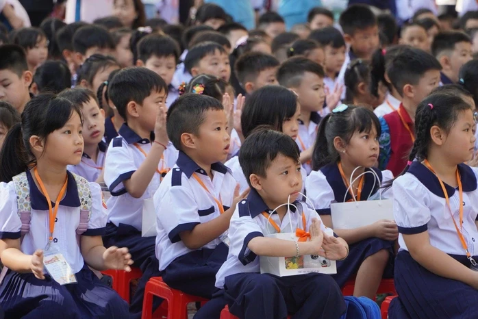 Hơn 90.000 phụ huynh đăng ký tuyển sinh đầu cấp thành công trong sáng ngày đầu tiên Hơn 90.000 phụ huynh đăng ký tuyển sinh đầu cấp thành công trong sáng ngày đầu tiên