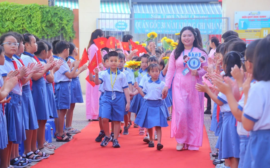 Hơn 90.000 phụ huynh đăng ký tuyển sinh đầu cấp thành công trong sáng ngày đầu tiên Hơn 90.000 phụ huynh đăng ký tuyển sinh đầu cấp thành công trong sáng ngày đầu tiên