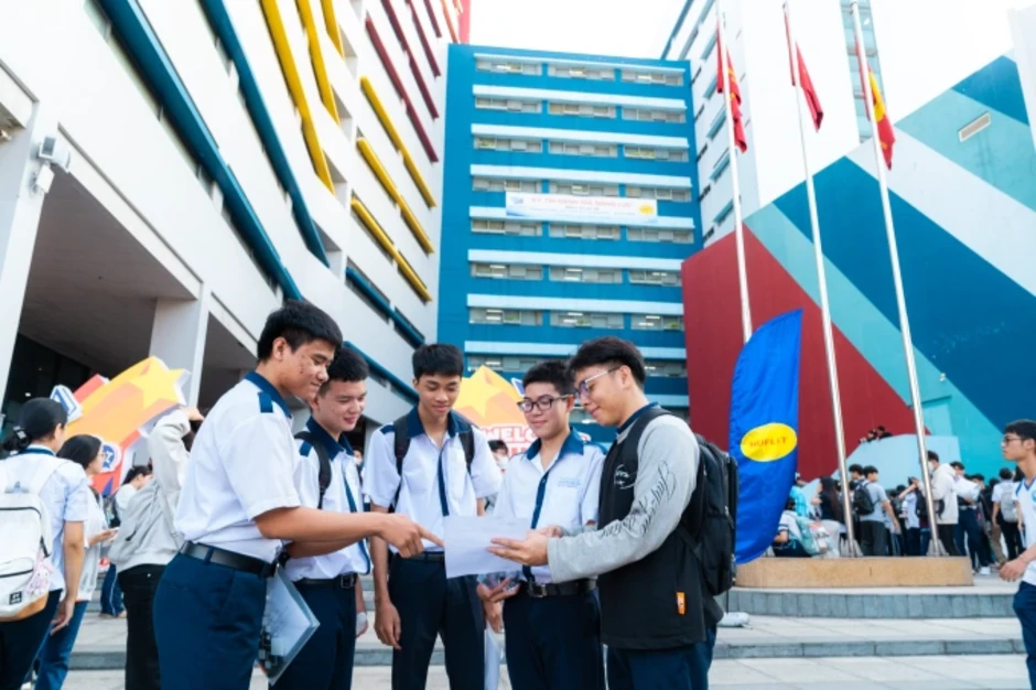 HUFLIT xét học bổng theo học bạ