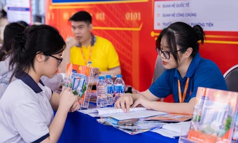HUFLIT xét học bổng theo học bạ