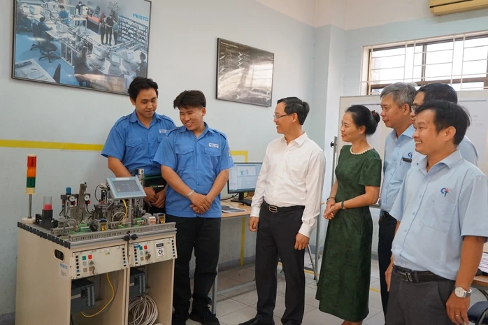 Kỹ năng nghề theo chuẩn quốc tế: Chìa khóa phát triển nhân lực Kỹ năng nghề theo chuẩn quốc tế: Chìa khóa phát triển nhân lực