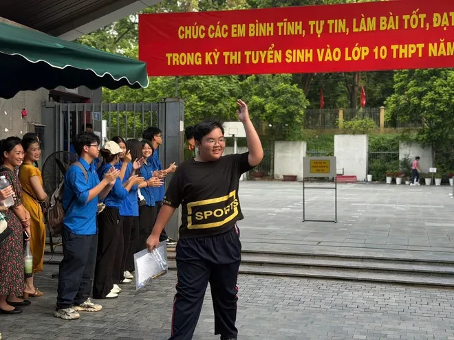 Kỳ thi lớp 10 Hà Nội khép lại: Thí sinh nhẹ nhõm, phụ huynh lên kế hoạch cho con nghỉ ngơi Kỳ thi lớp 10 Hà Nội khép lại: Thí sinh nhẹ nhõm, phụ huynh lên kế hoạch cho con nghỉ ngơi