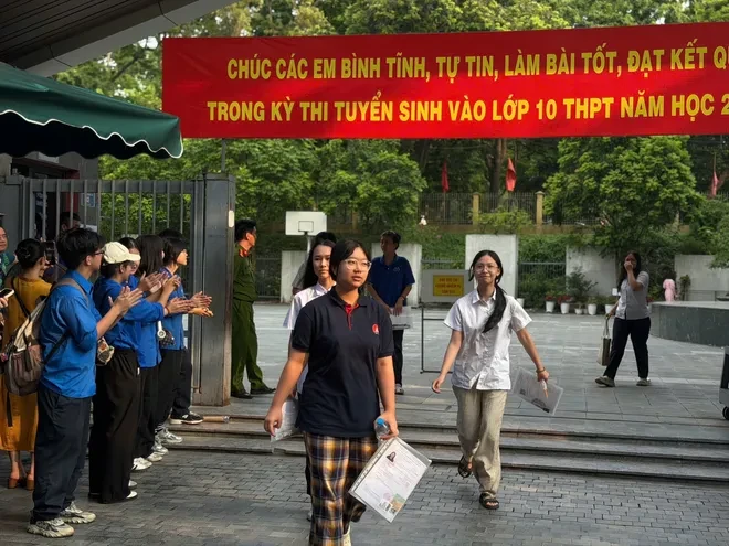 Kỳ thi lớp 10 Hà Nội khép lại: Thí sinh nhẹ nhõm, phụ huynh lên kế hoạch cho con nghỉ ngơi Kỳ thi lớp 10 Hà Nội khép lại: Thí sinh nhẹ nhõm, phụ huynh lên kế hoạch cho con nghỉ ngơi